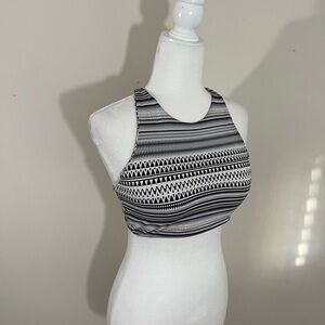 C Apparel sz med athleisure crop top black and cream print